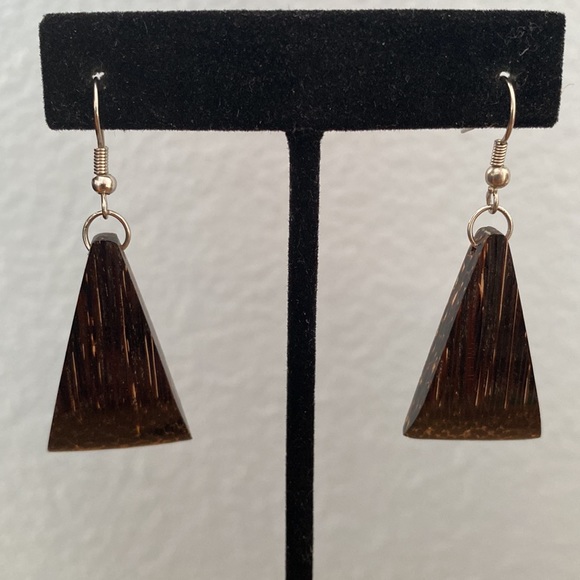 FINAL PRICE Vintage boho mod striated chonta wood triangular pendant earrings - Picture 2 of 3
